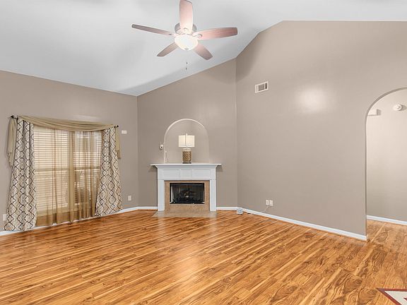 5th image of 4454 Fairmont Dr