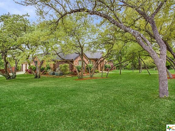 3rd image of 8 Vista De Luna Ln