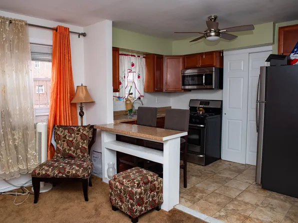 995 Warwick Street image 12 of 16