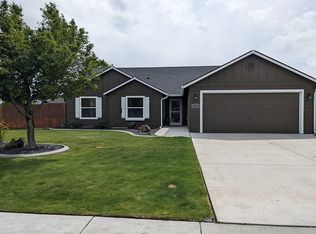 5863 Bluewood St, West Richland, WA 99353