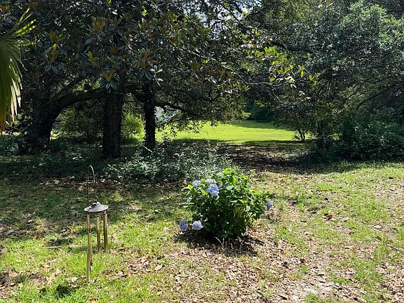 2nd image of 3436 Mistletoe Ln