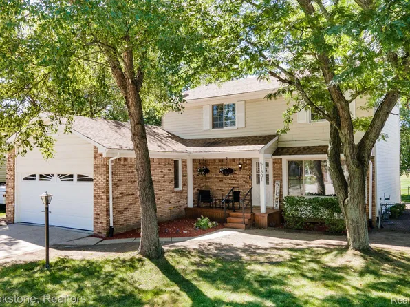 51801 Fox Pointe Dr, New Baltimore, MI 48047