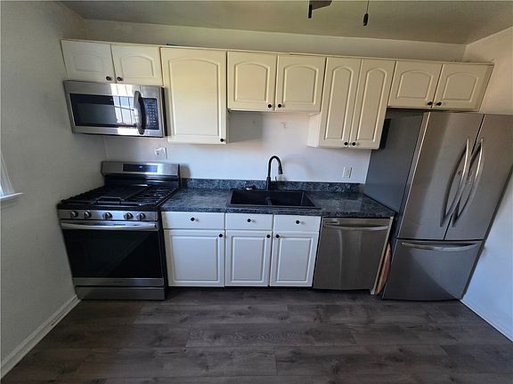 3rd image of 821 7th Ave