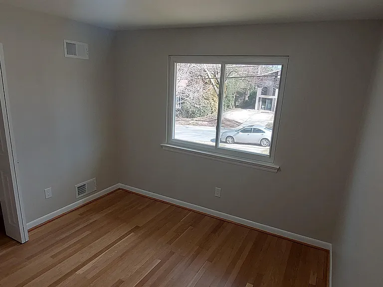 9820 Inglemere Dr — Photo 31