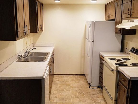 2nd image of 2127 12th St APT B101
