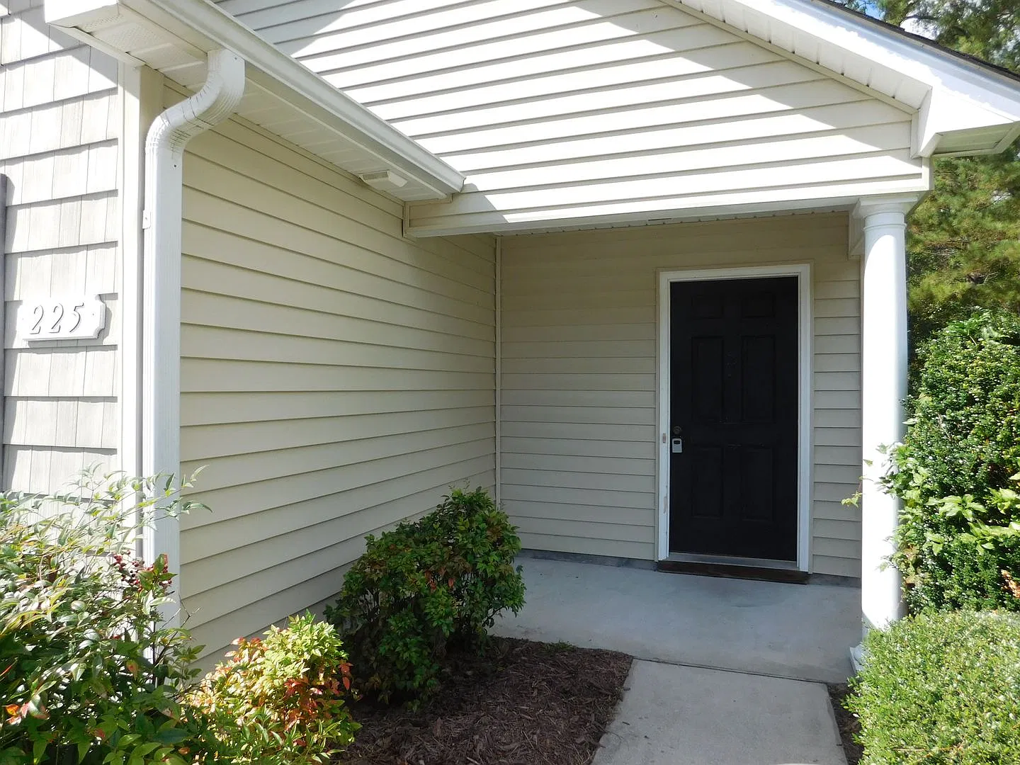 225 Churchhill Court - Triplex Available in the Townes At Flamingo Oaks Subdivision! — Photo 2