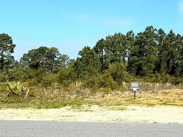 2756 Bay St, Gulf Breeze, FL 32563