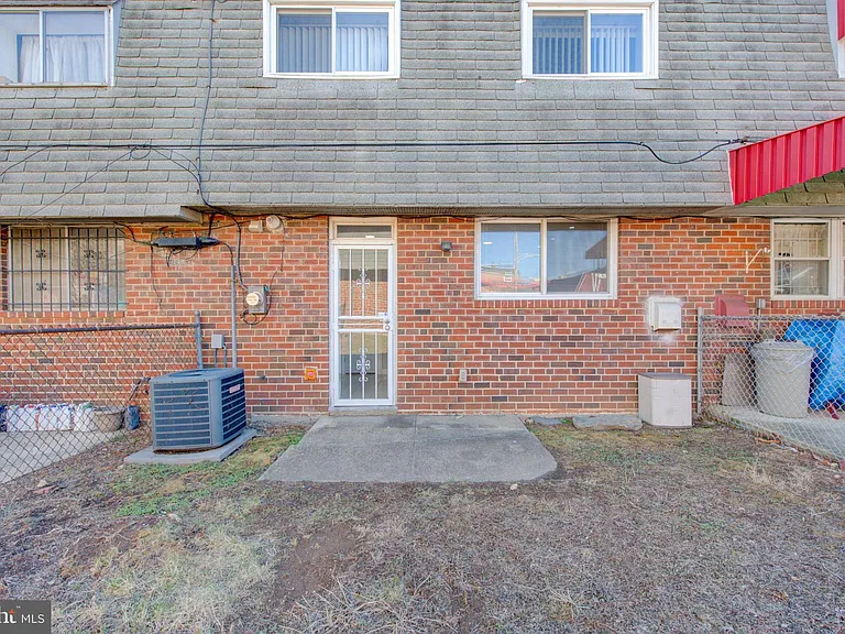 1119 W Master St — Photo 21