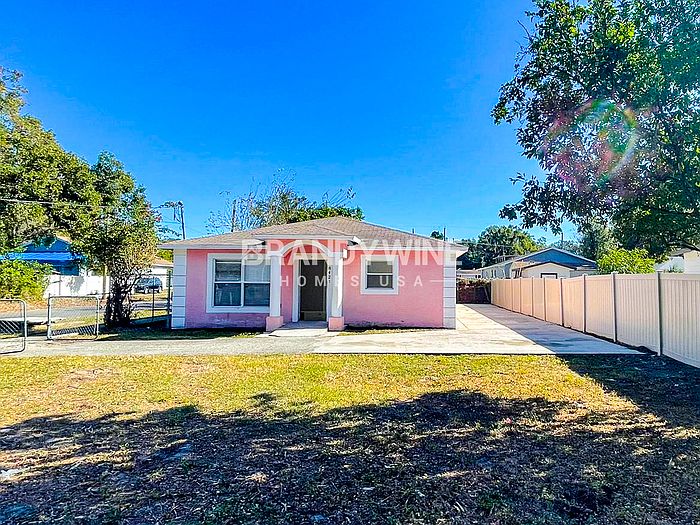1st image of 8421 N Dexter Ave