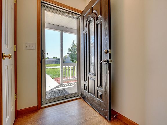 4th image of 210 Glory Ave