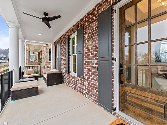 3rd image of 5018 Congress Dr