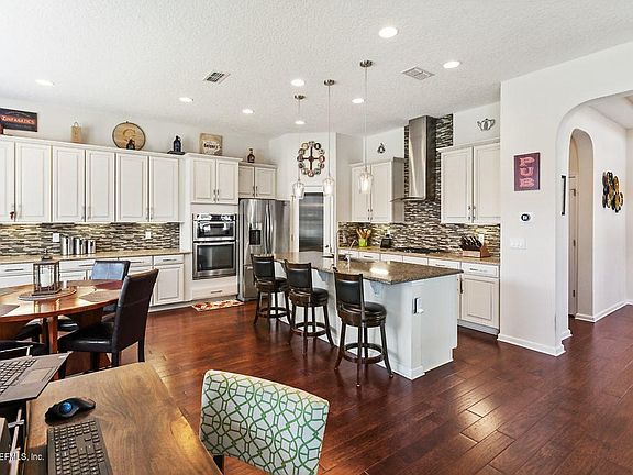 2nd image of 162 Brookline Trl