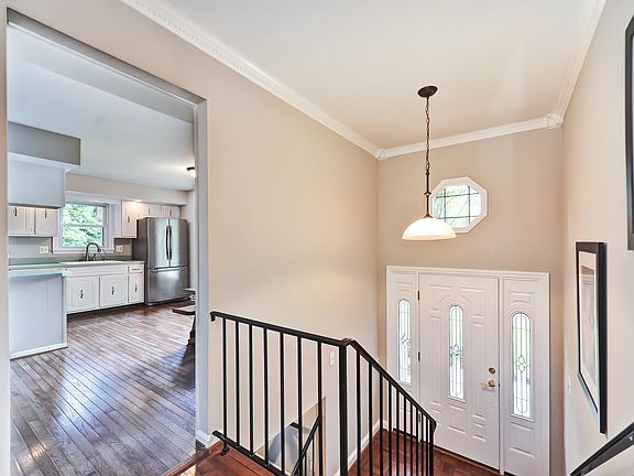 4th image of 9019 Dellwood Dr