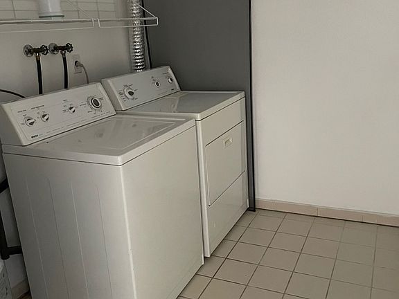 5th image of 46 Bradley Ct #B