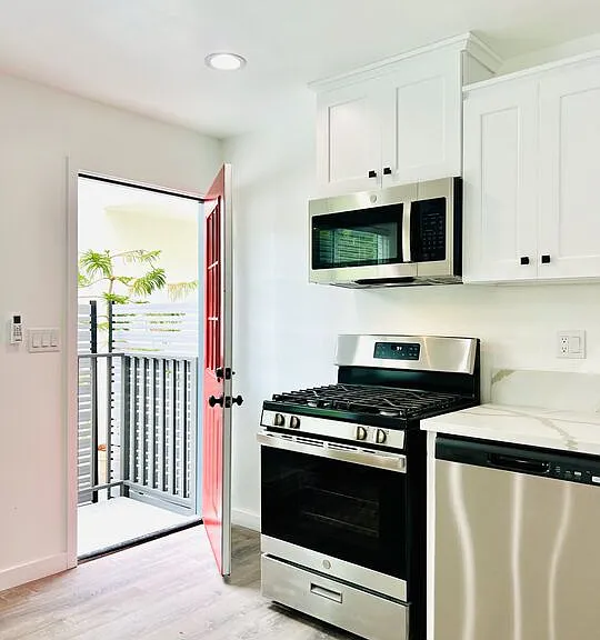 2628 N Beachwood Dr #7/8 — Photo 9