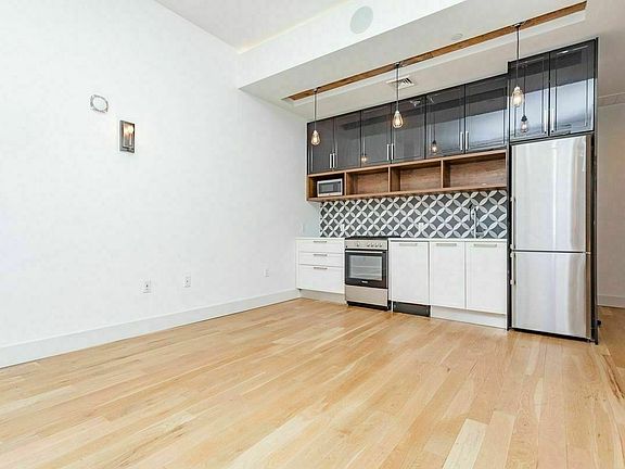 3rd image of 41-21 28th St #6QQ