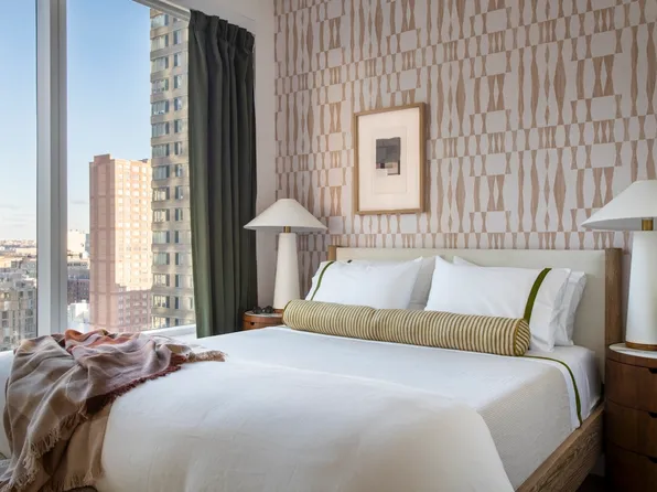 550 10th Avenue image 2 of 15