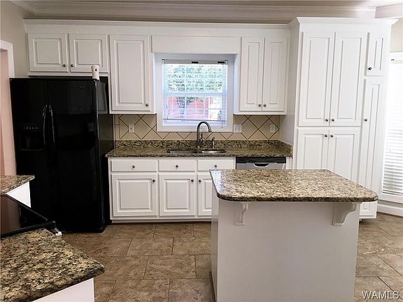 3rd image of 1098 Wisteria Dr