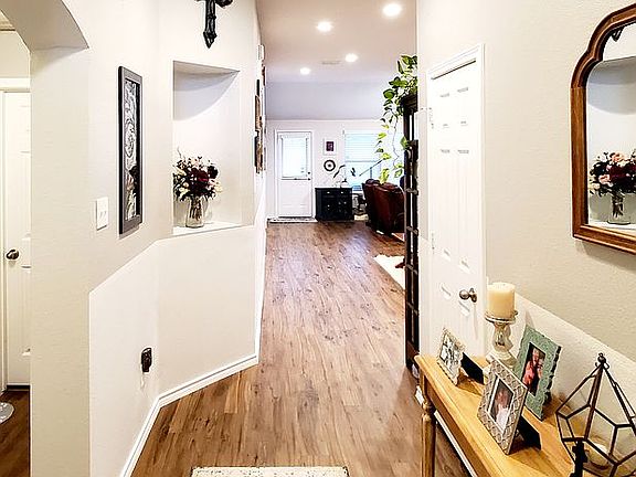 3rd image of 409 Brasenose St