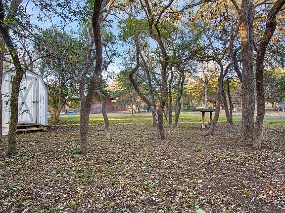 4th image of 1317 Oakridge Dr