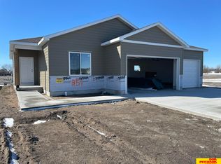 351 Thornbird Dr, Fremont, NE 68025