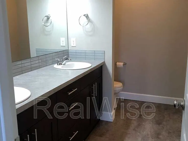 474 NE Oak Ave — Photo 8