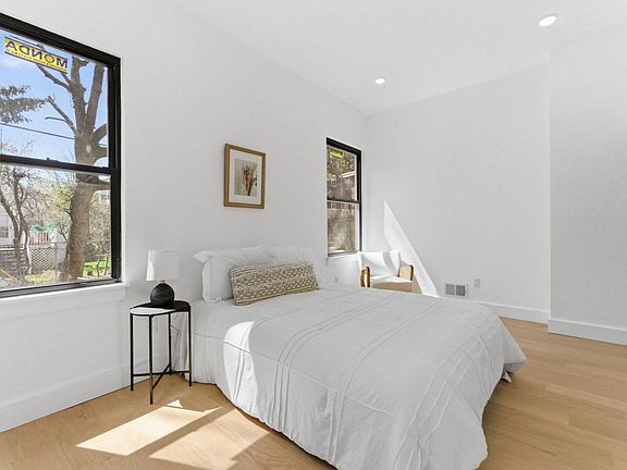 5th image of 113 Oak St