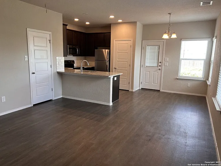 3433 Haylee Grace Pl — Photo 16