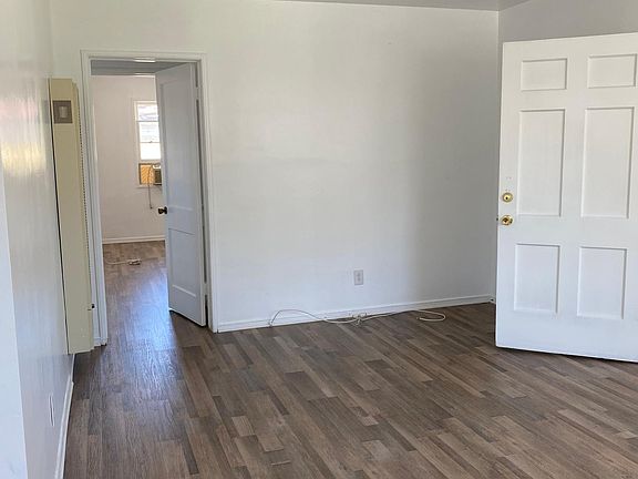 2nd image of 2425 Schoolside Ave