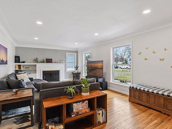 5th image of 3727 Farmington Rd