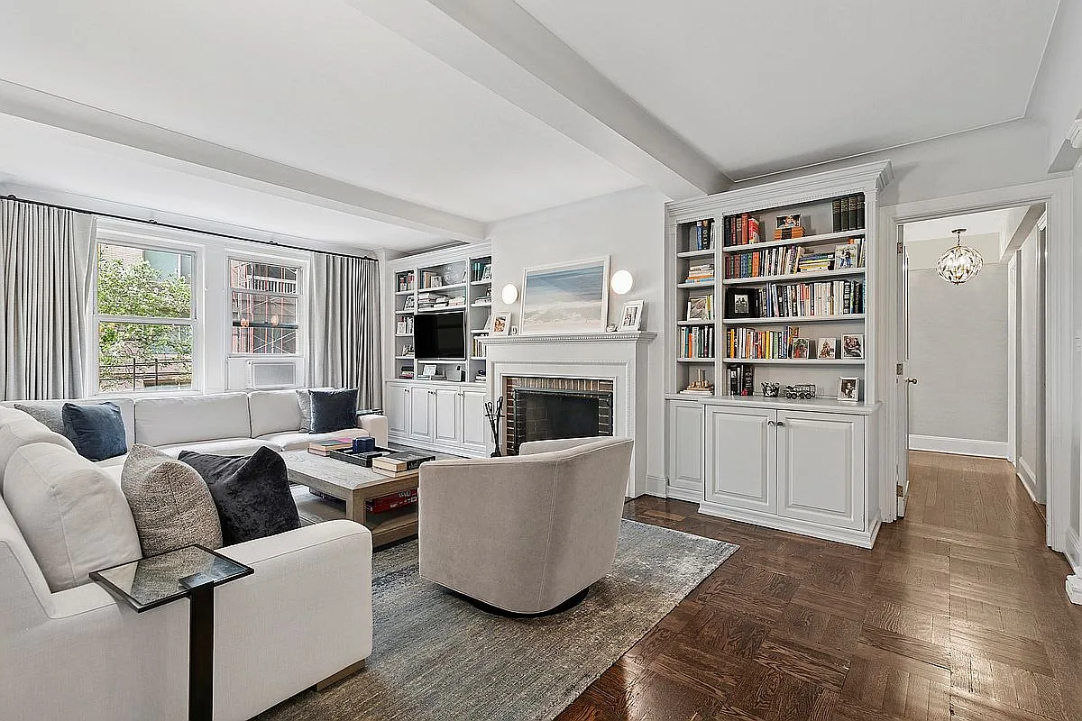 205 E 69th St APT 3A photo 1