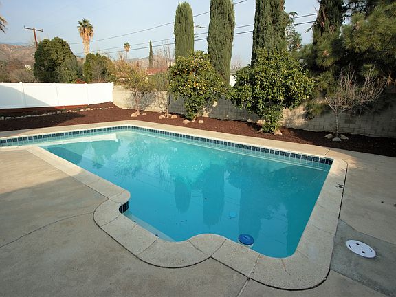 3rd image of 3715 Camellia Dr