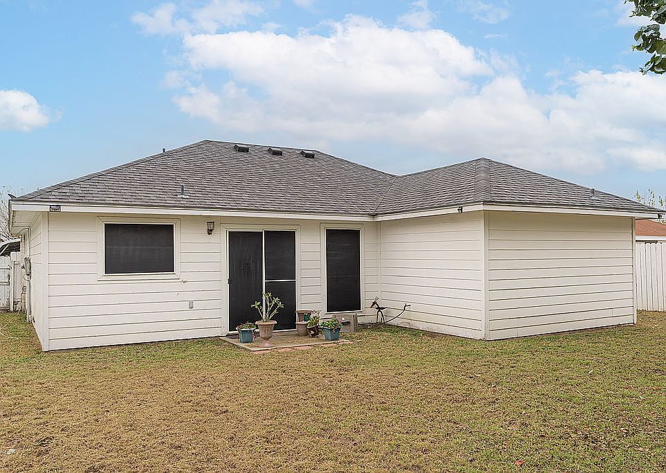 1st image of 429 Delia Ave