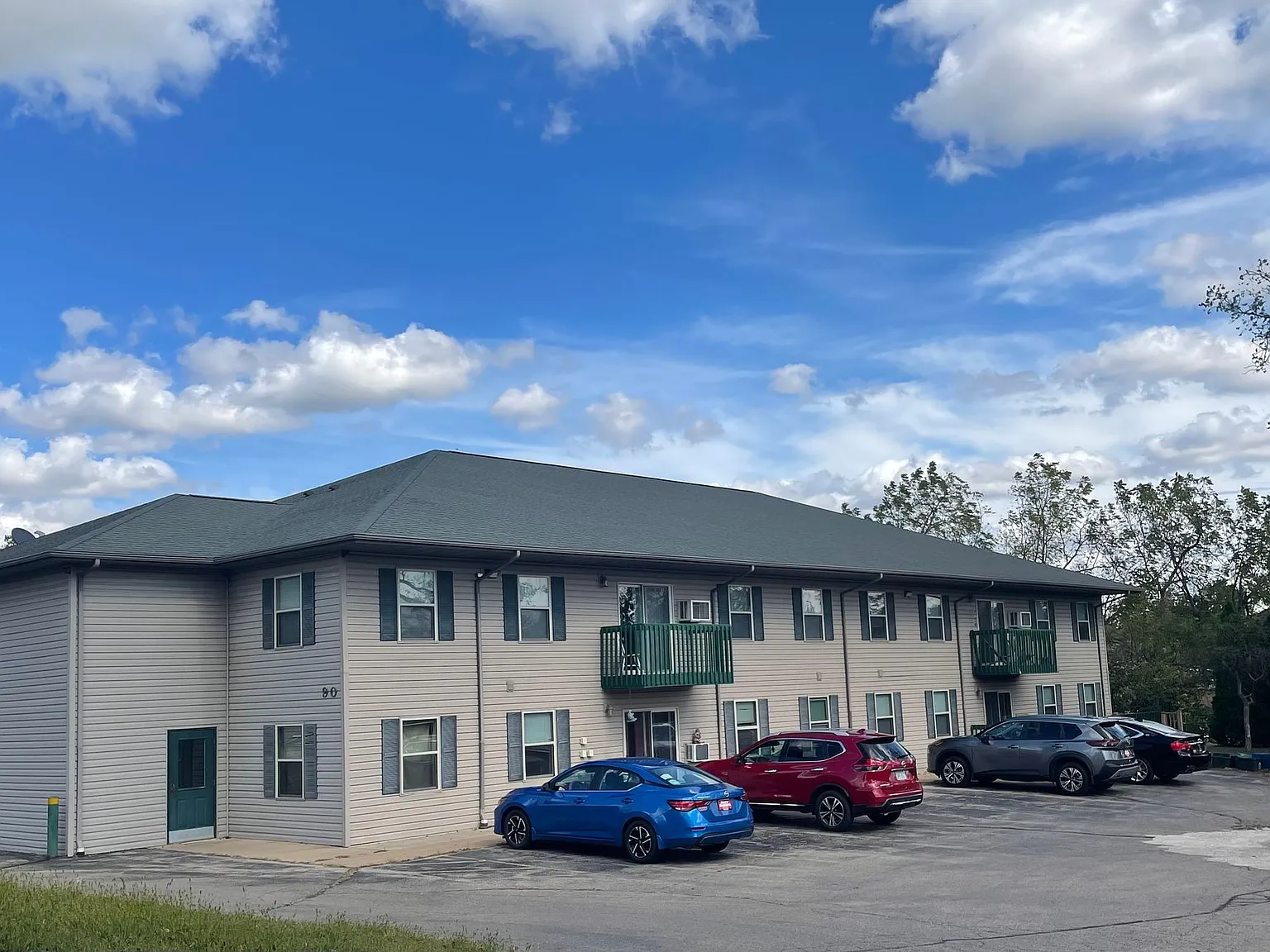 PIONEER BLUFF APARTMENTS — Photo 1