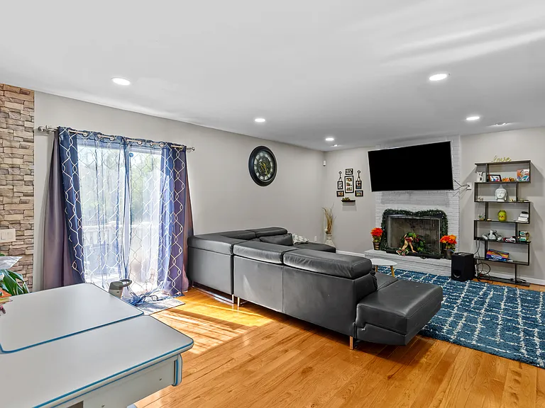 1528 Woodroyal East Dr — Photo 8