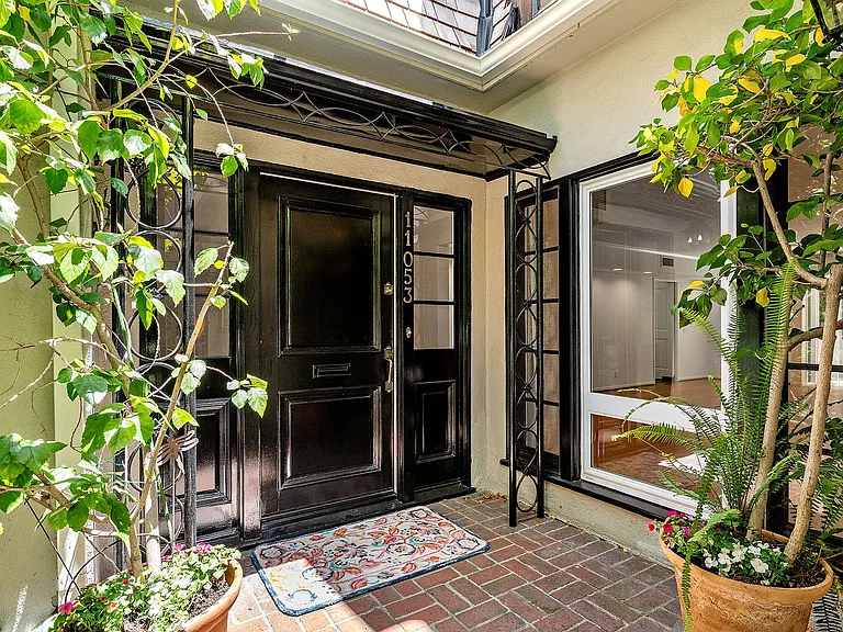 11053 Strathmore Dr — Photo 3