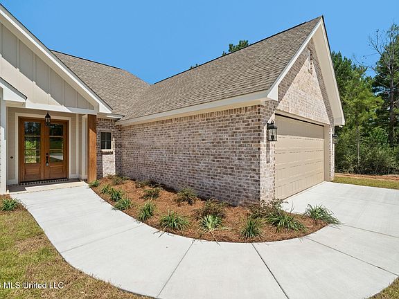 5th image of 21 Redmont Dr