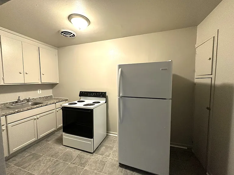 15041 Greenfield Rd #15 — Photo 5