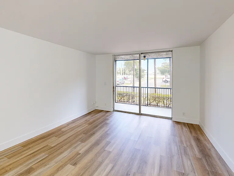 Somerset Grove Apartments — Photo 26
