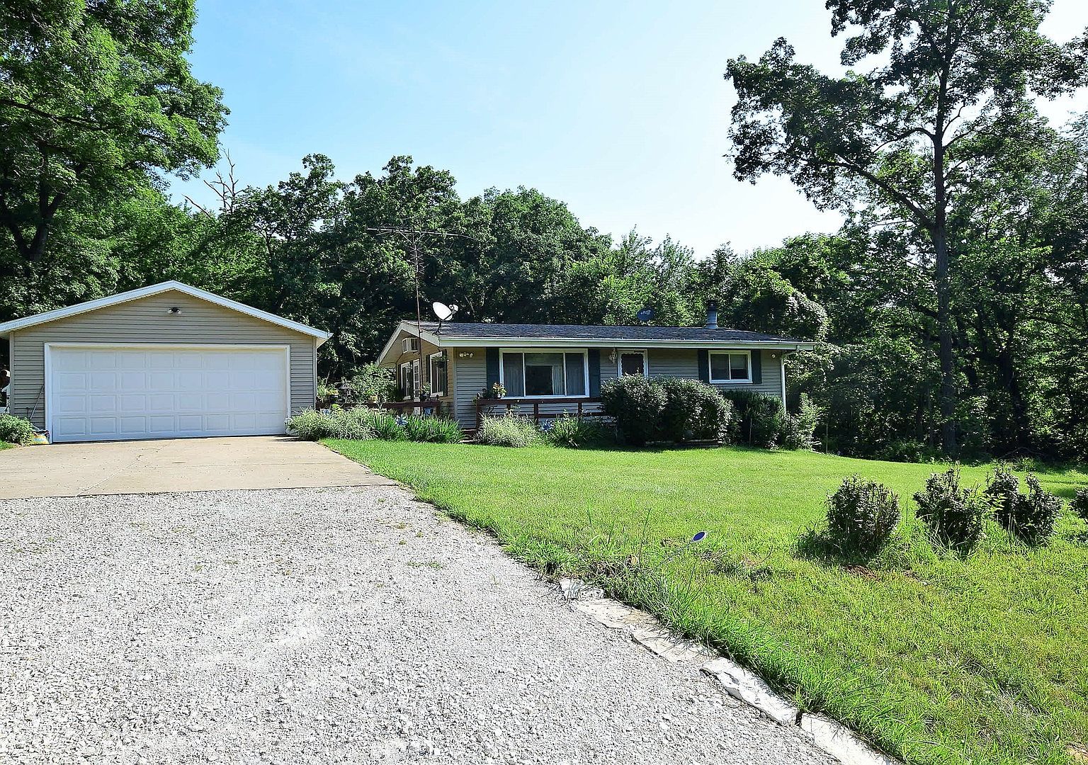 81 Indian Hills Dr, Putnam, IL 61560 Zillow