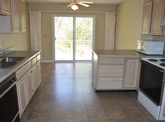 4th image of 163 Woodwinds Dr