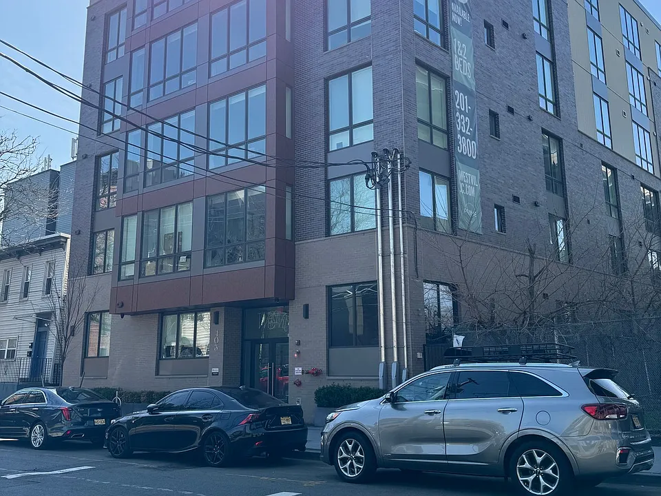 046 - 400 NEWARK REALTY LLC