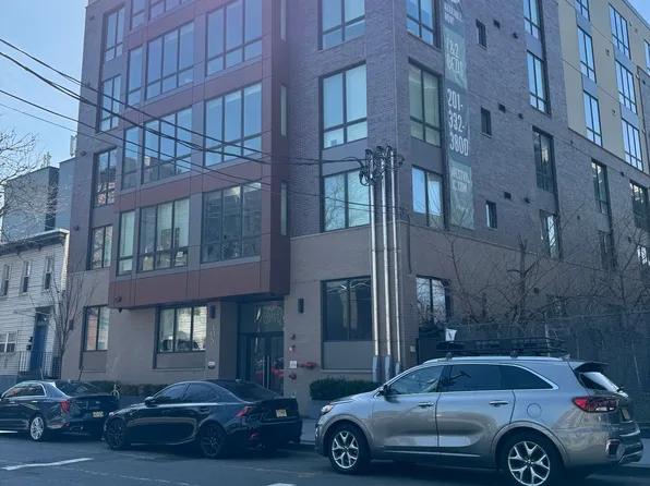 046 - 400 NEWARK REALTY LLC
