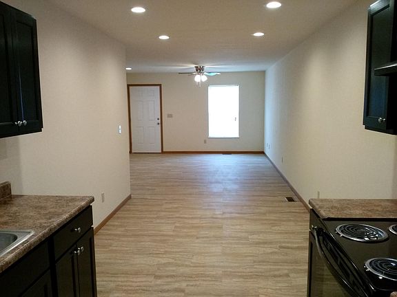 5th image of 212 Brock Ct
