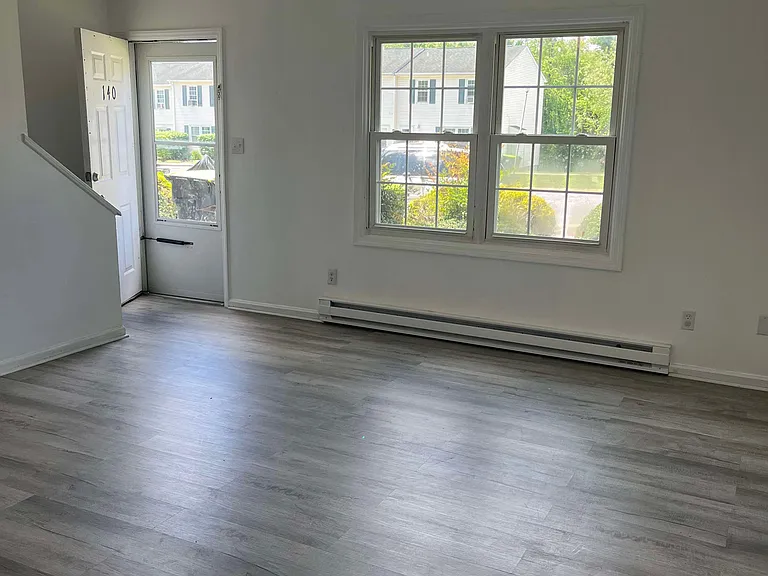 31 Deerfield Dr — Photo 2
