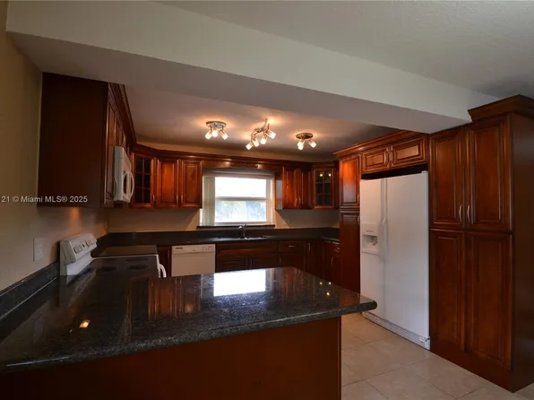 10241 NW 35th St #4, Pompano Beach, FL 33065