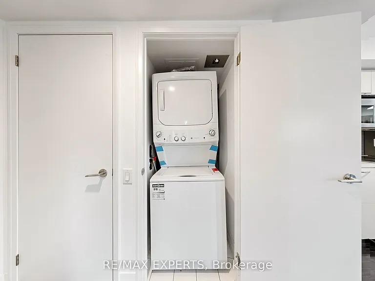 21 Carlton St #507 — Photo 23