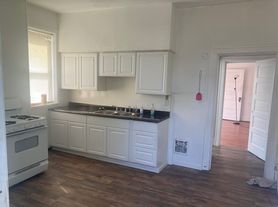 3280 Gravois Ave, Saint Louis, MO