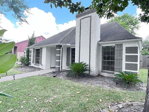 3rd image of 15402 Paladora Dr