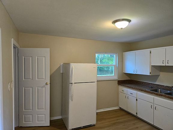 5th image of 1303 N Ferrell St